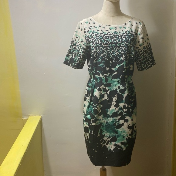 BROOKS BROTHER, GREEN,BLACK AND WHITE,FLORAL ABSTRACT PATTERNED DRESS.SI… - Picture 1 of 13